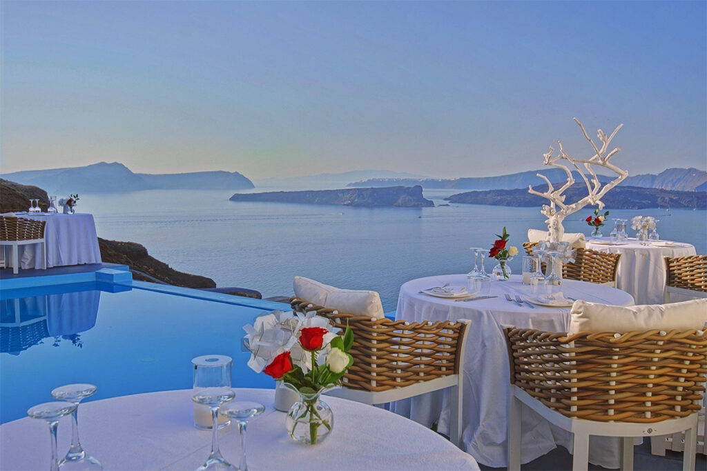 cliffside restaurant santorini